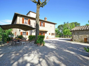 Balmy Villa in Cortona with Swimming Pool